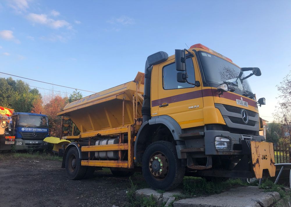 Leasing  Mercedes-Benz Axor 1824 4x4 piaskarka solarka econ pług 2011 e5 Mercedes-Benz Axor 1824 4x4 piaskarka solarka econ pług 2011 e5: afbeelding 17