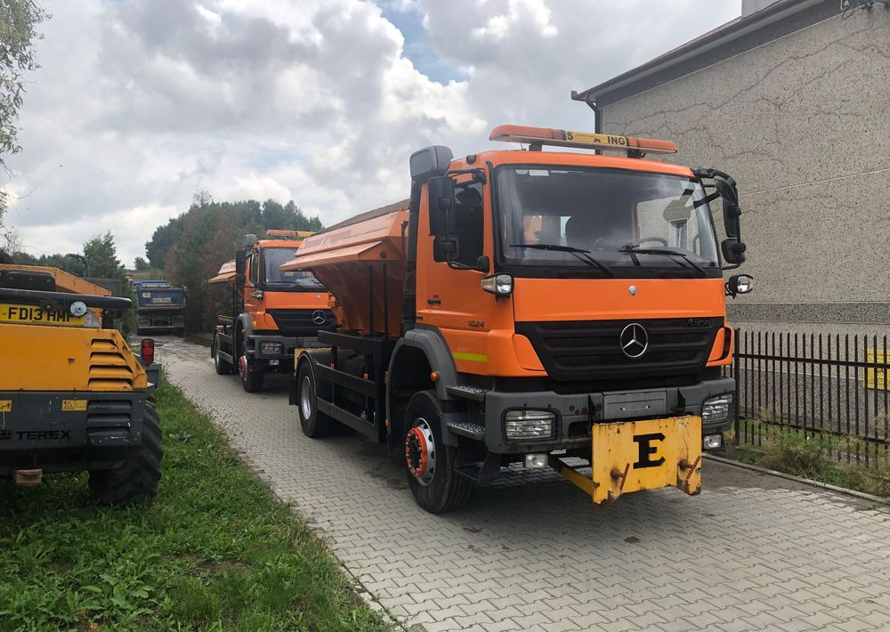 Leasing  Mercedes-Benz Axor 1824 4x4 piaskarka solarka econ pług 2011 e5 Mercedes-Benz Axor 1824 4x4 piaskarka solarka econ pług 2011 e5: afbeelding 15