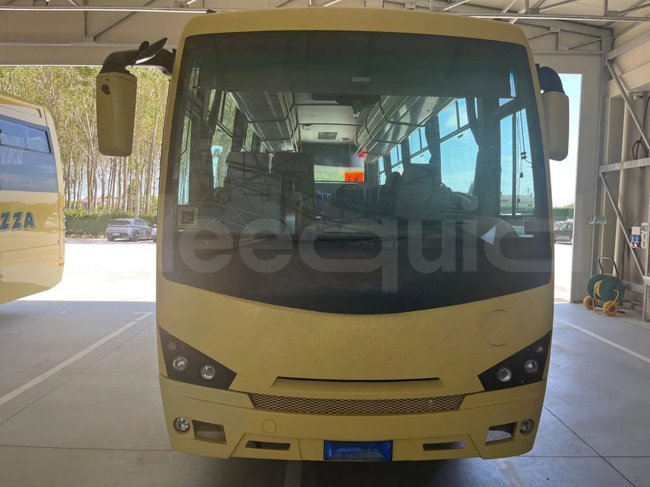 ISUZU Turquoise/Sb - Schoolbus: afbeelding 2 ISUZU Turquoise/Sb - Schoolbus: afbeelding 2
