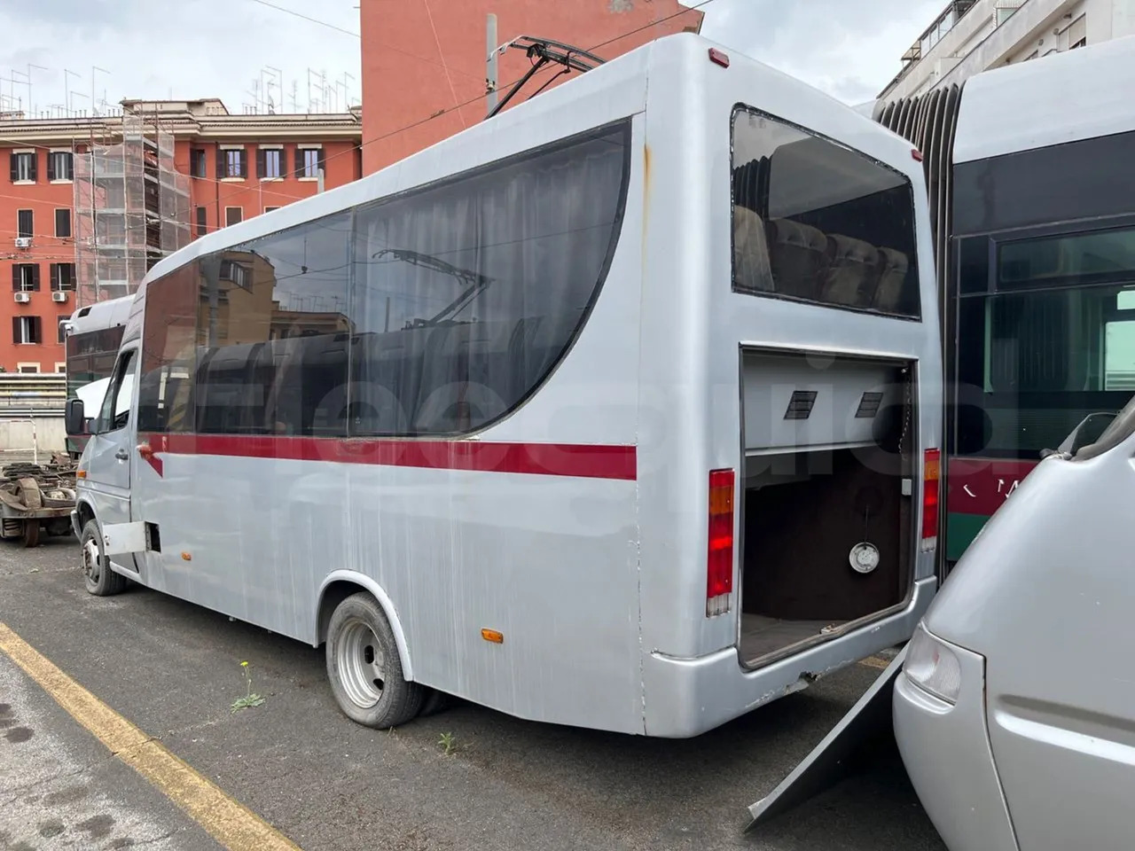 N. 2 Mercedes-Benz 414T - Minibus, Personenvervoer: afbeelding 5 N. 2 Mercedes-Benz 414T - Minibus, Personenvervoer: afbeelding 5