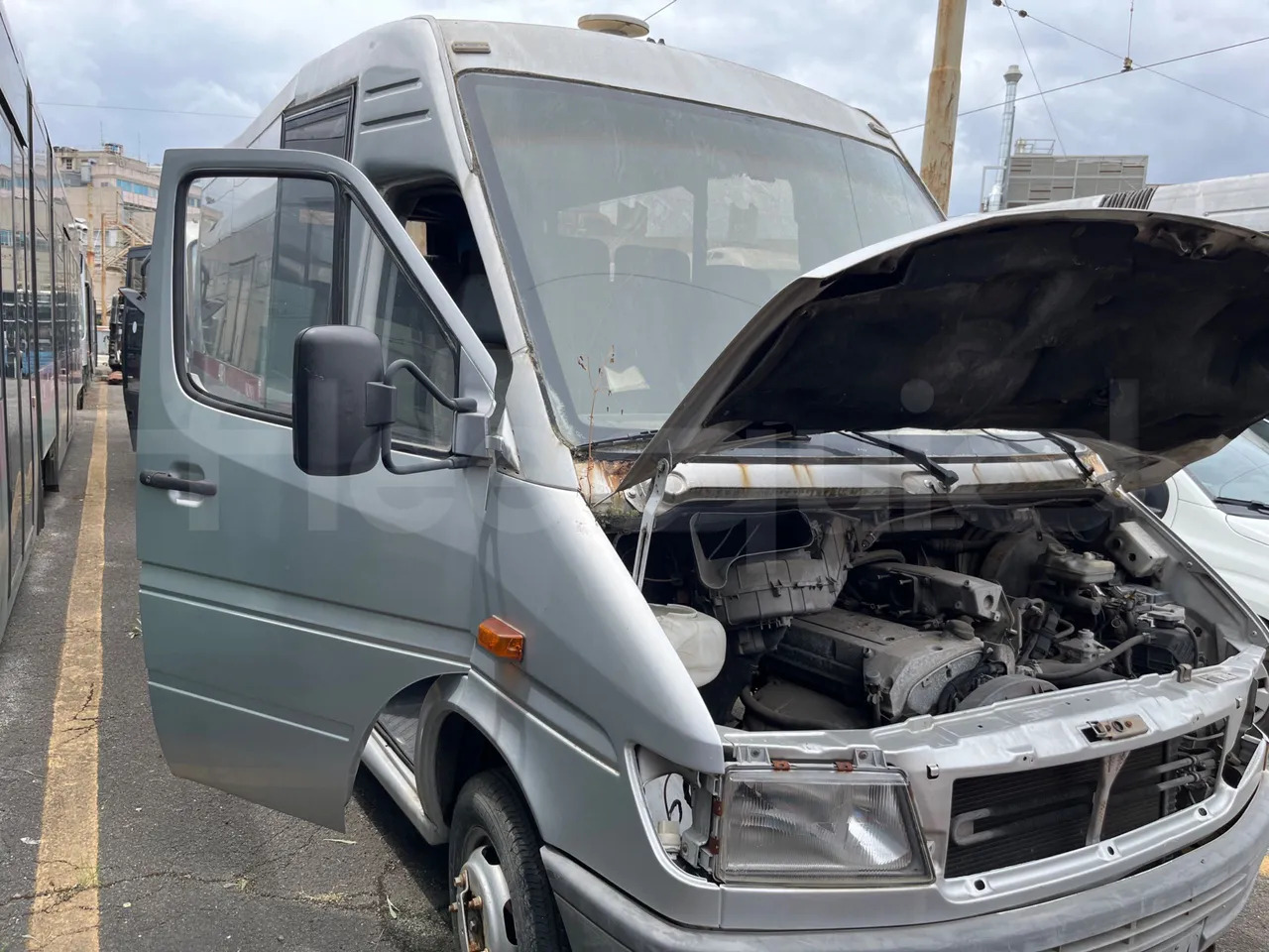 N. 2 Mercedes-Benz 414T - Minibus, Personenvervoer: afbeelding 1 N. 2 Mercedes-Benz 414T - Minibus, Personenvervoer: afbeelding 1