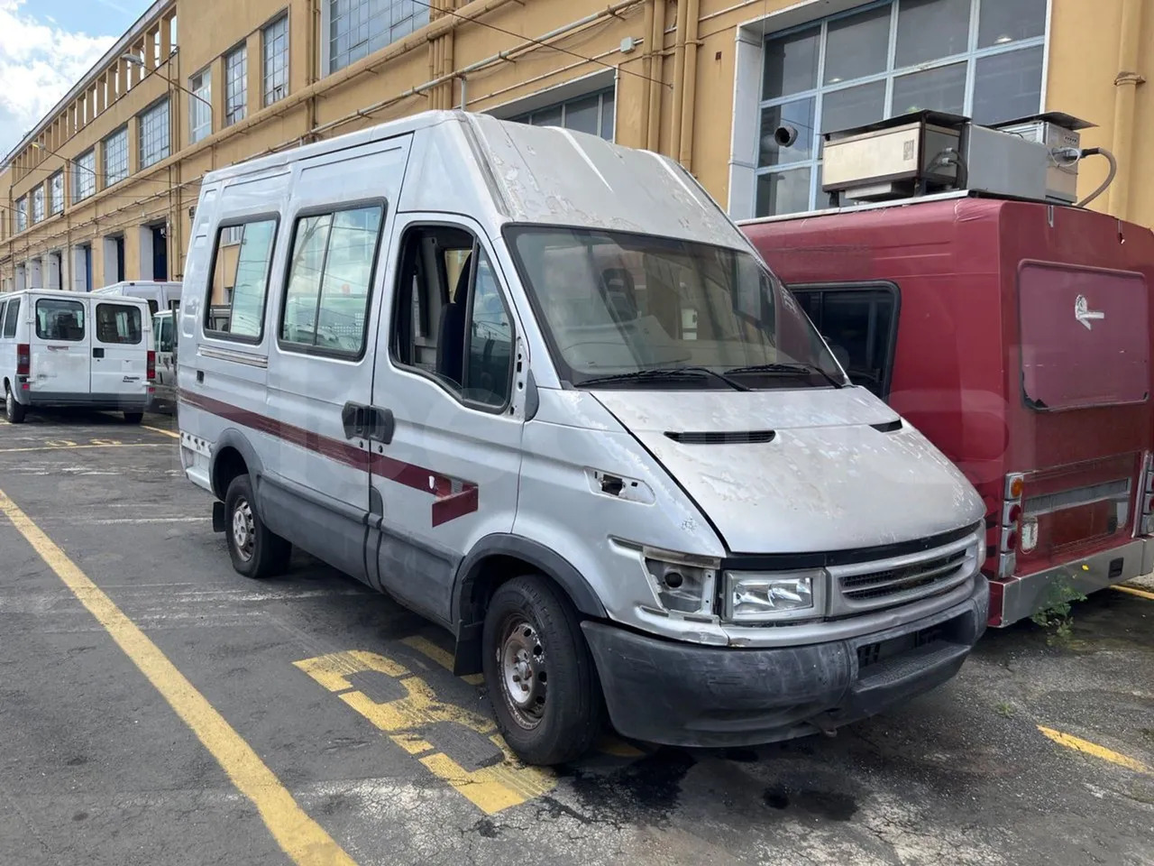 N.6Iveco Daily - Minibus, Personenvervoer: afbeelding 1 N.6Iveco Daily - Minibus, Personenvervoer: afbeelding 1