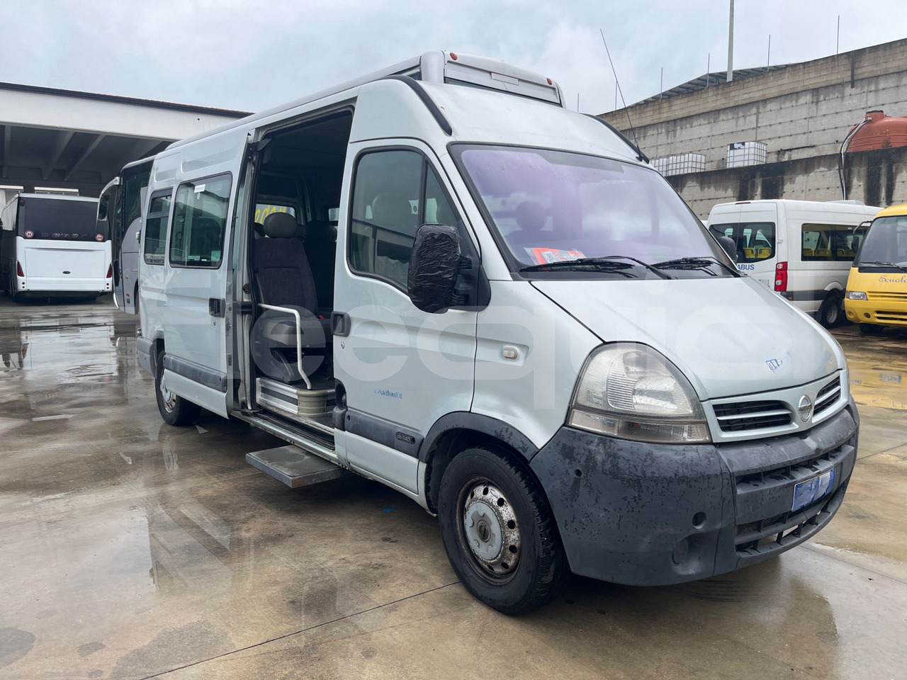 Nissan Interstar - Minibus, Personenvervoer: afbeelding 1 Nissan Interstar - Minibus, Personenvervoer: afbeelding 1