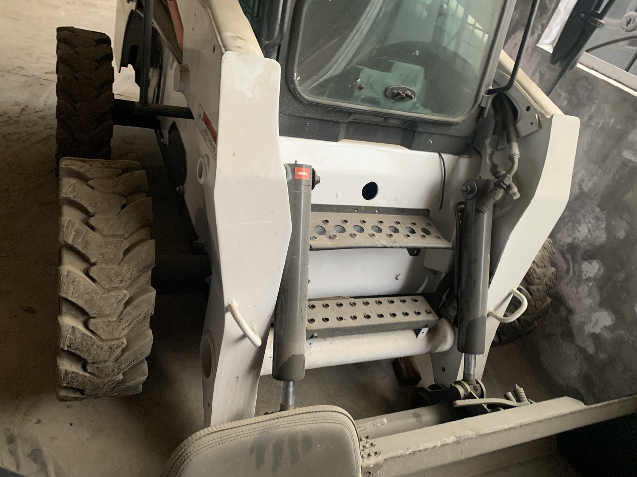 BOBCAT S300 - Schranklader: afbeelding 4 BOBCAT S300 - Schranklader: afbeelding 4