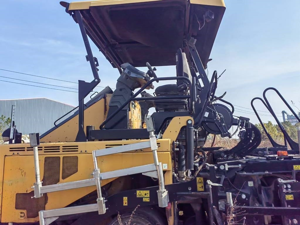 CAT AP655F - Asfaltafwerkmachine: afbeelding 1 CAT AP655F - Asfaltafwerkmachine: afbeelding 1