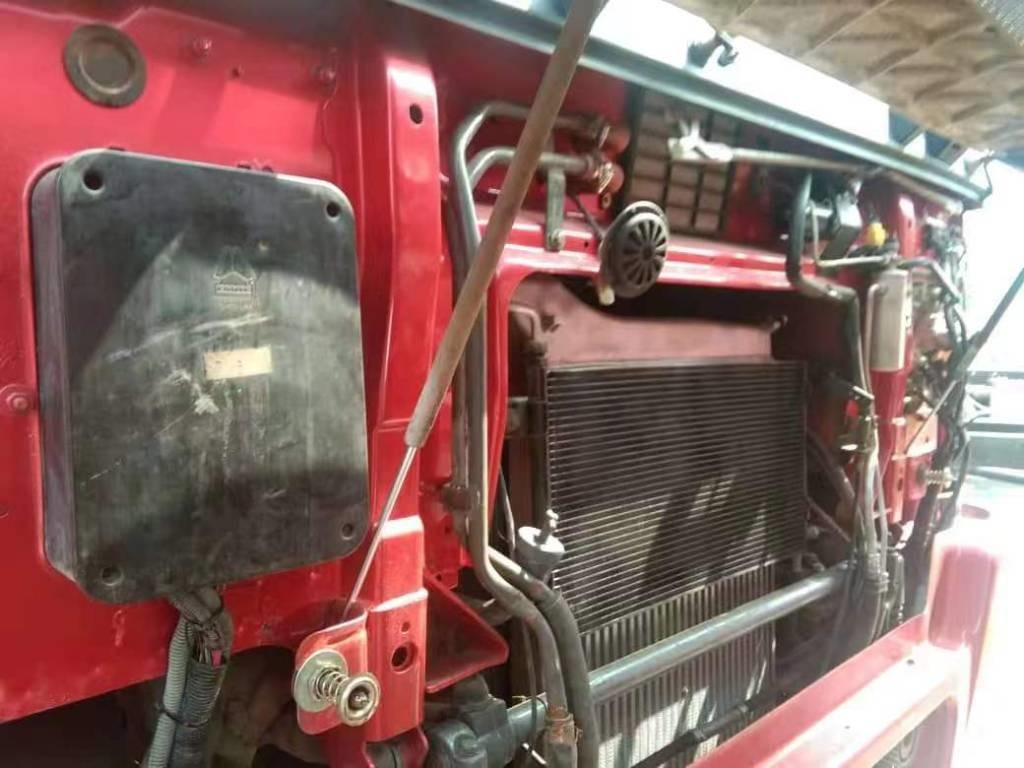 Howo 6X4 - Kipper vrachtwagen: afbeelding 4 Howo 6X4 - Kipper vrachtwagen: afbeelding 4