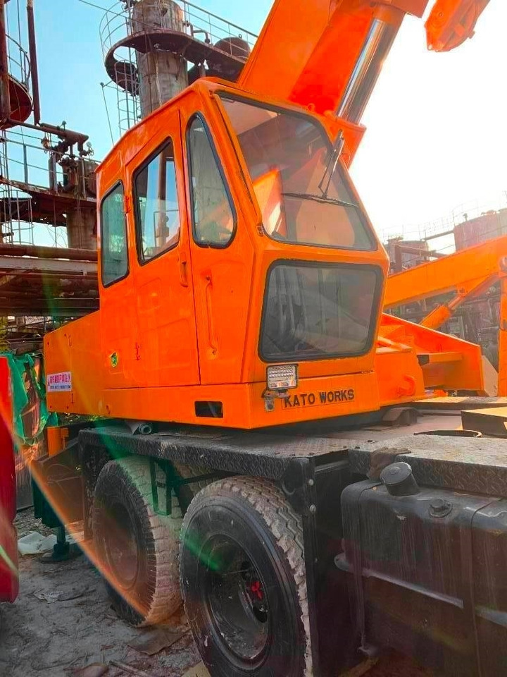 Kato NK 250 E  - Alle terrein kraan: afbeelding 1 Kato NK 250 E  - Alle terrein kraan: afbeelding 1