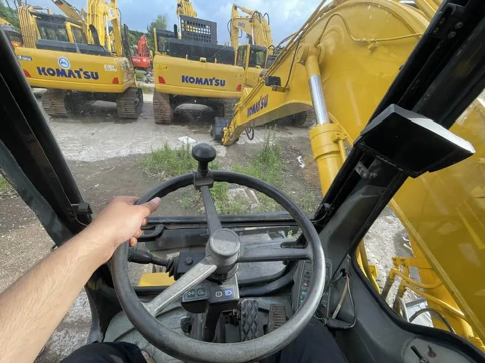 Komatsu PW160-11 - Mobiele graafmachine: afbeelding 4 Komatsu PW160-11 - Mobiele graafmachine: afbeelding 4