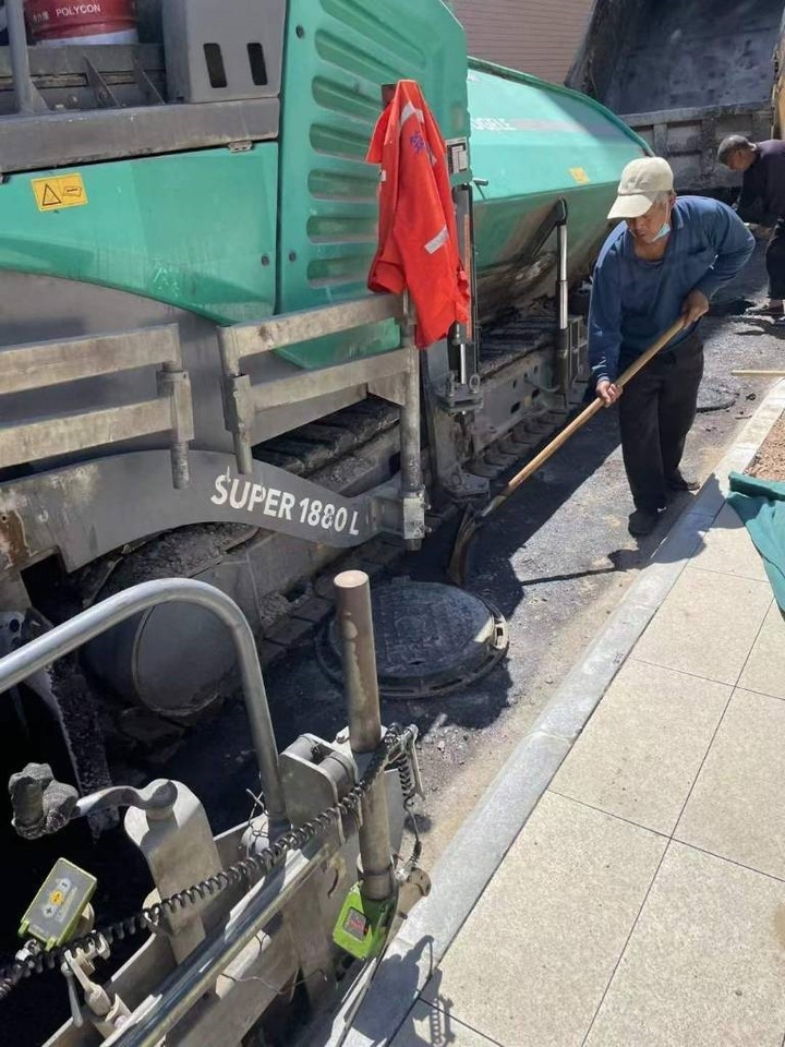 Vögele Super 1880L - Asfaltafwerkmachine: afbeelding 4 Vögele Super 1880L - Asfaltafwerkmachine: afbeelding 4
