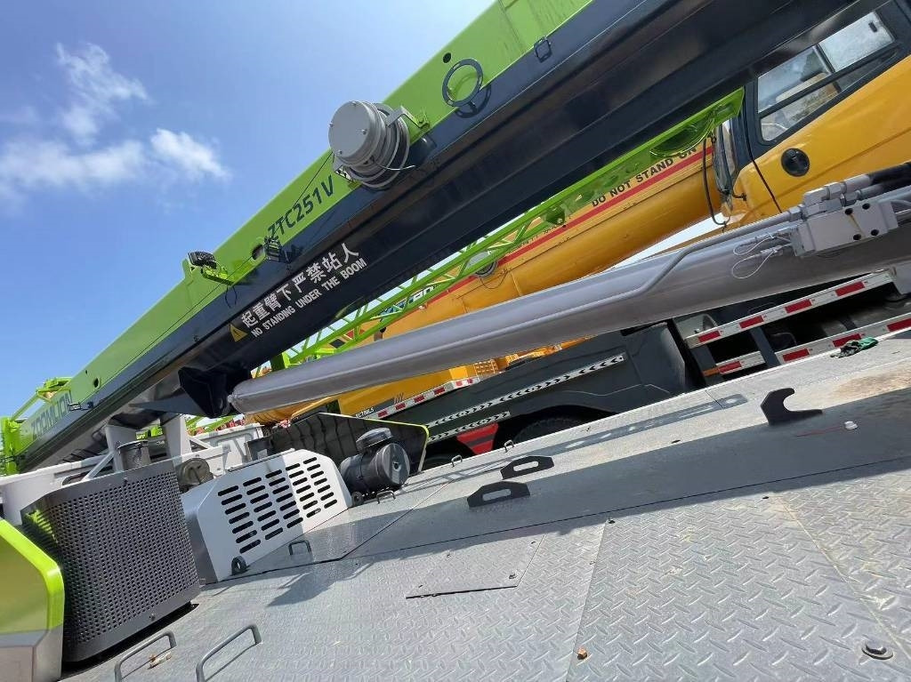 Zoomlion ZCT251V - Alle terrein kraan: afbeelding 5 Zoomlion ZCT251V - Alle terrein kraan: afbeelding 5
