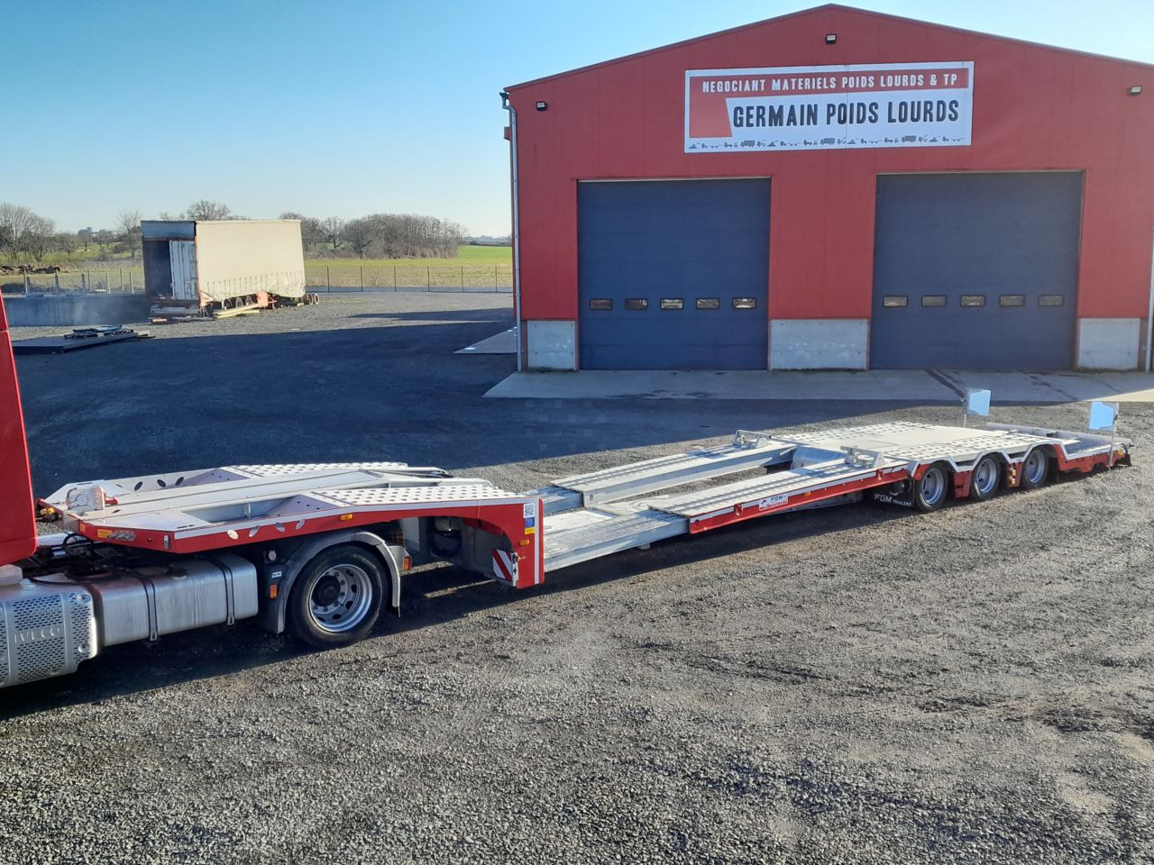 FGM FGM 32 plant carrier / low loader Semi-trailer - Dieplader oplegger: afbeelding 1 FGM FGM 32 plant carrier / low loader Semi-trailer - Dieplader oplegger: afbeelding 1