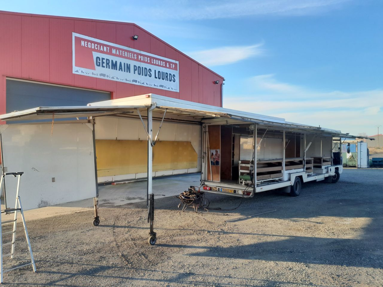 Renault ETAL MOBILE 4x2 Shop Truck - Zelfrijdende verkoopwagen: afbeelding 2 Renault ETAL MOBILE 4x2 Shop Truck - Zelfrijdende verkoopwagen: afbeelding 2