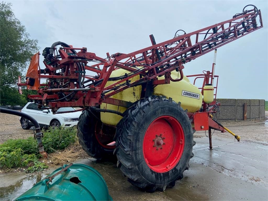 Hardi COMANDER 2800 L 24 M - Getrokken veldspuit: afbeelding 3 Hardi COMANDER 2800 L 24 M - Getrokken veldspuit: afbeelding 3