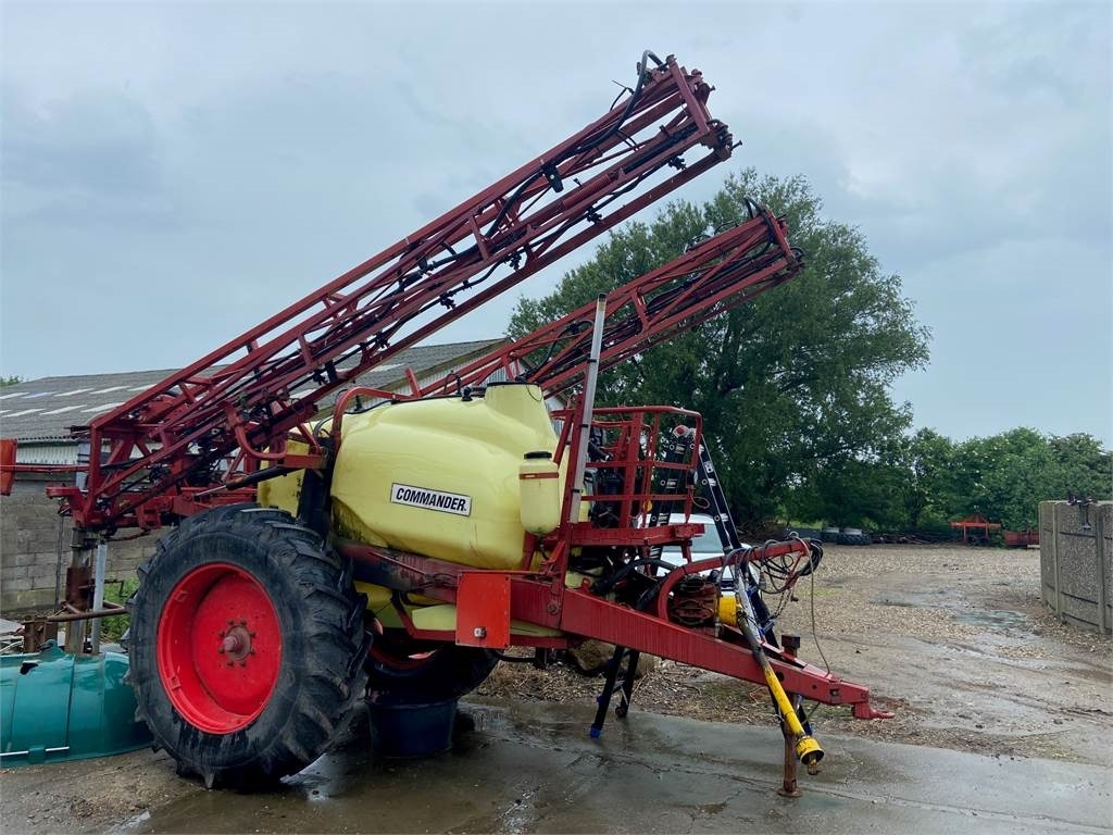Hardi COMANDER 2800 L 24 M - Getrokken veldspuit: afbeelding 2 Hardi COMANDER 2800 L 24 M - Getrokken veldspuit: afbeelding 2