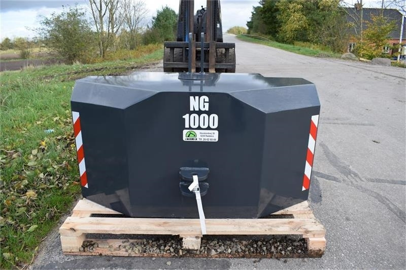 - - - 1000 kilo J-Maskiner - Tegenwicht voor Landbouwmachine: afbeelding 1 - - - 1000 kilo J-Maskiner - Tegenwicht voor Landbouwmachine: afbeelding 1