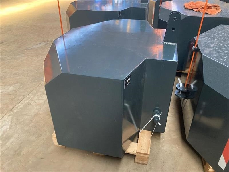 - - - 1800 KG - Tegenwicht: afbeelding 2 - - - 1800 KG - Tegenwicht: afbeelding 2