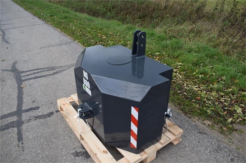 - - - 800 kilo J-Maskiner - Tegenwicht voor Landbouwmachine: afbeelding 2 - - - 800 kilo J-Maskiner - Tegenwicht voor Landbouwmachine: afbeelding 2