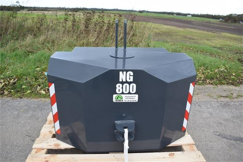 - - - 800 kilo J-Maskiner - Tegenwicht voor Landbouwmachine: afbeelding 1 - - - 800 kilo J-Maskiner - Tegenwicht voor Landbouwmachine: afbeelding 1