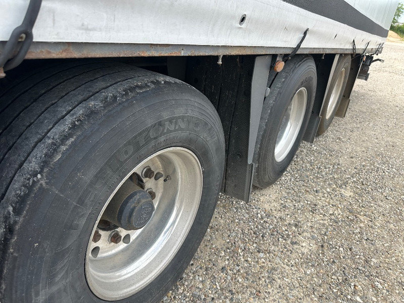 Lecitrailer Mega trailer with hydraulic roof / Poultry trailer - Veewagen oplegger: afbeelding 4 Lecitrailer Mega trailer with hydraulic roof / Poultry trailer - Veewagen oplegger: afbeelding 4