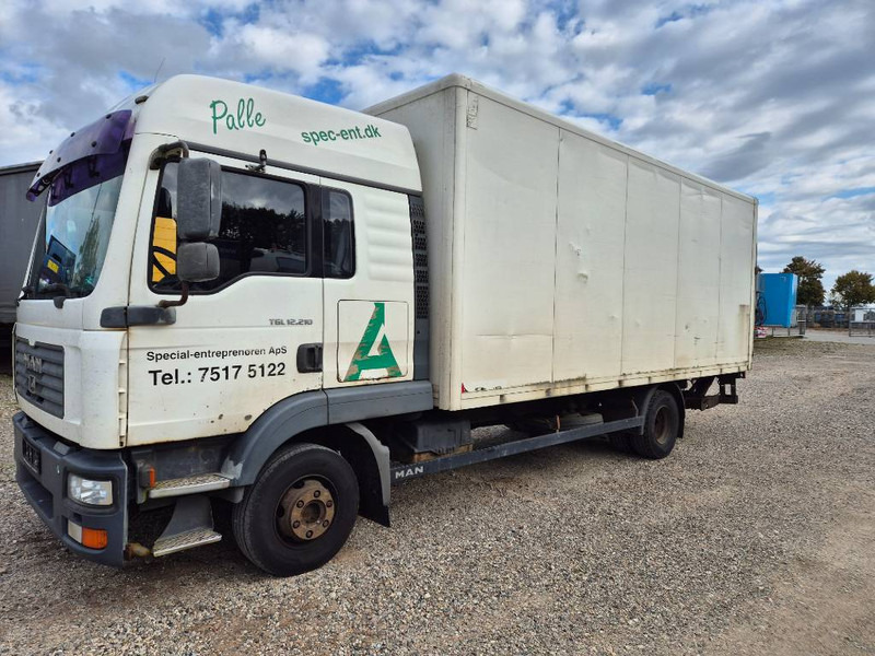 MAN TGL 10 / 12.180 4x2 with lift /ramp - Bakwagen: afbeelding 1 MAN TGL 10 / 12.180 4x2 with lift /ramp - Bakwagen: afbeelding 1