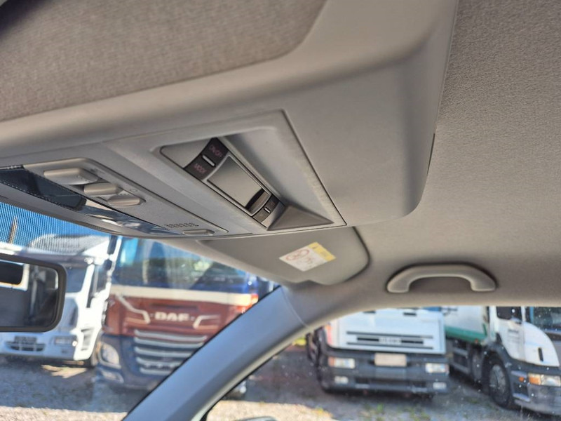 Personenwagen Volkswagen Transporter 2,0 TDi 102 Kombi lang 4d 9 prs: afbeelding 17