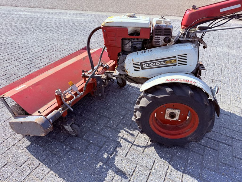 Honda F800 Veegmachine - Veegwagen: afbeelding 2 Honda F800 Veegmachine - Veegwagen: afbeelding 2