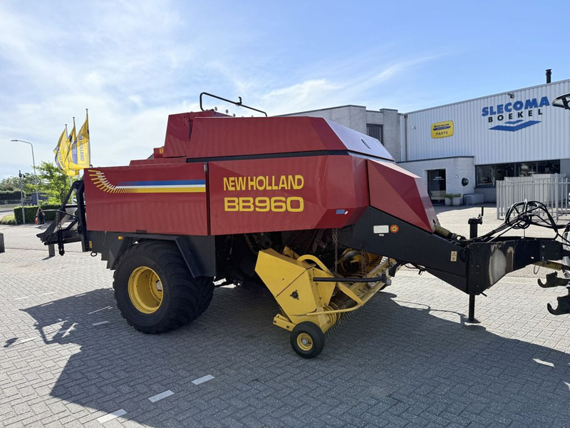 New Holland BB960S 120x90 - Landbouwmachine: afbeelding 2 New Holland BB960S 120x90 - Landbouwmachine: afbeelding 2