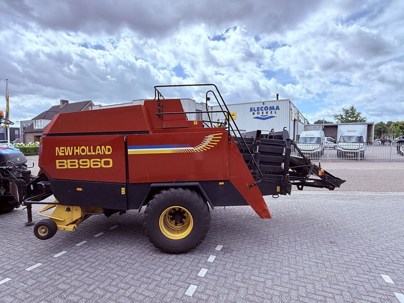New Holland BB960S 120x90 - Landbouwmachine: afbeelding 3 New Holland BB960S 120x90 - Landbouwmachine: afbeelding 3