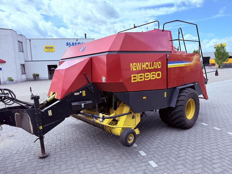 New Holland BB960S 120x90 - Landbouwmachine: afbeelding 1 New Holland BB960S 120x90 - Landbouwmachine: afbeelding 1