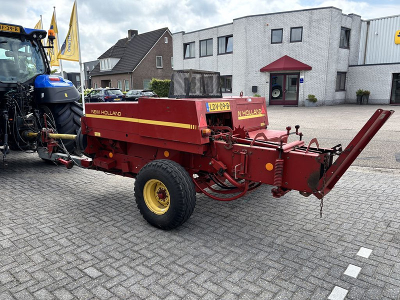 New Holland 570 Kleine Balenpers - Vierkante balenpers: afbeelding 2 New Holland 570 Kleine Balenpers - Vierkante balenpers: afbeelding 2