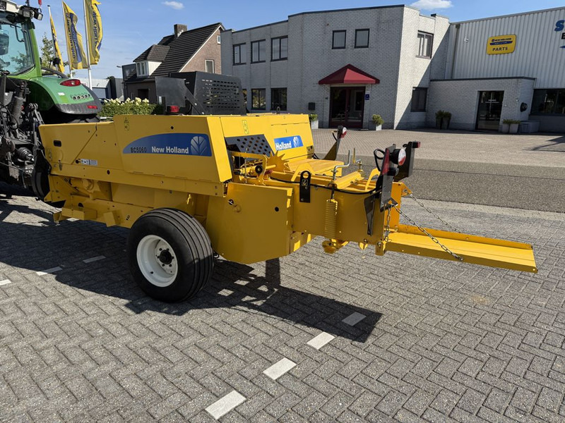 New Holland BC5060 Mini Balenpers - Vierkante balenpers: afbeelding 2 New Holland BC5060 Mini Balenpers - Vierkante balenpers: afbeelding 2