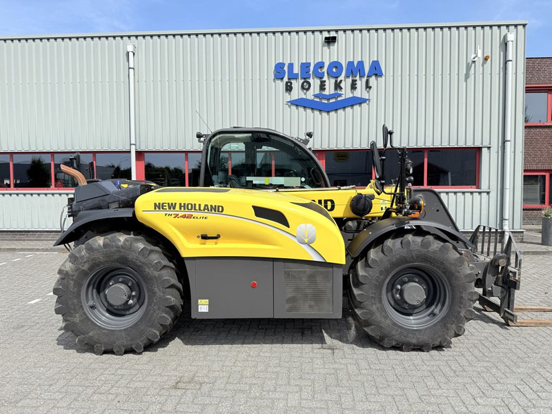 New Holland TH7.42 Elite Verreiker - Verreiker: afbeelding 2 New Holland TH7.42 Elite Verreiker - Verreiker: afbeelding 2