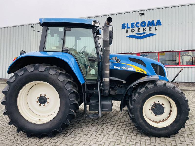 New Holland TVT 135 Transmissie CVT fronthef pto - Tractor: afbeelding 5 New Holland TVT 135 Transmissie CVT fronthef pto - Tractor: afbeelding 5