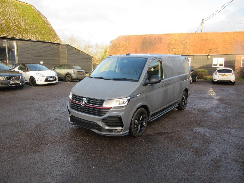 2025 Volkswagen Transporter Black Edition 2.0 BiDI 204 Sportline - Gesloten bestelwagen: afbeelding 2 2025 Volkswagen Transporter Black Edition 2.0 BiDI 204 Sportline - Gesloten bestelwagen: afbeelding 2