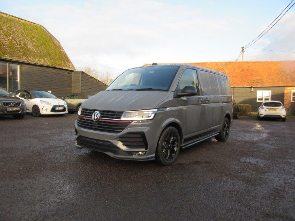 2025 Volkswagen Transporter Black Edition 2.0 BiDI 204 Sportline - Gesloten bestelwagen: afbeelding 1 2025 Volkswagen Transporter Black Edition 2.0 BiDI 204 Sportline - Gesloten bestelwagen: afbeelding 1