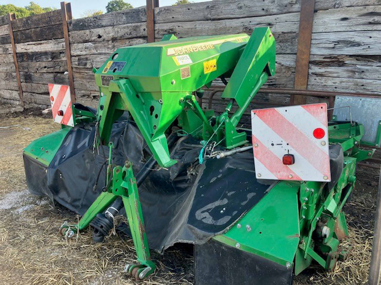 John Deere 131 - Hooi-/ Voedermachine: afbeelding 1 John Deere 131 - Hooi-/ Voedermachine: afbeelding 1