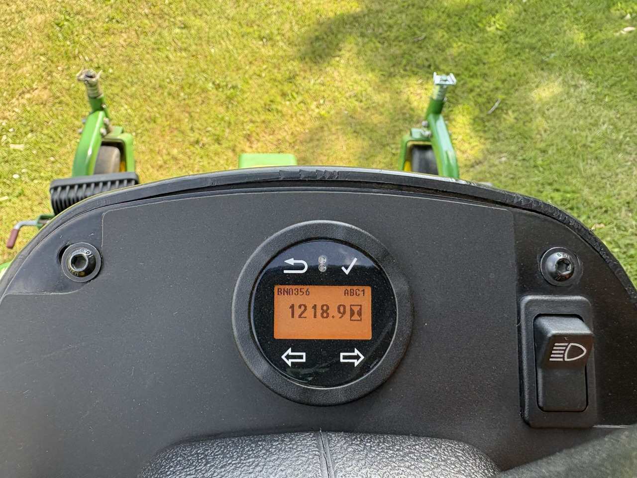 John Deere 1570 Out-Front Mower - Gazonmaaier: afbeelding 5 John Deere 1570 Out-Front Mower - Gazonmaaier: afbeelding 5