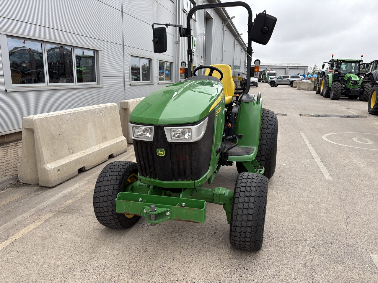 John Deere 3039R Compact Tractor - Mini tractor: afbeelding 3 John Deere 3039R Compact Tractor - Mini tractor: afbeelding 3