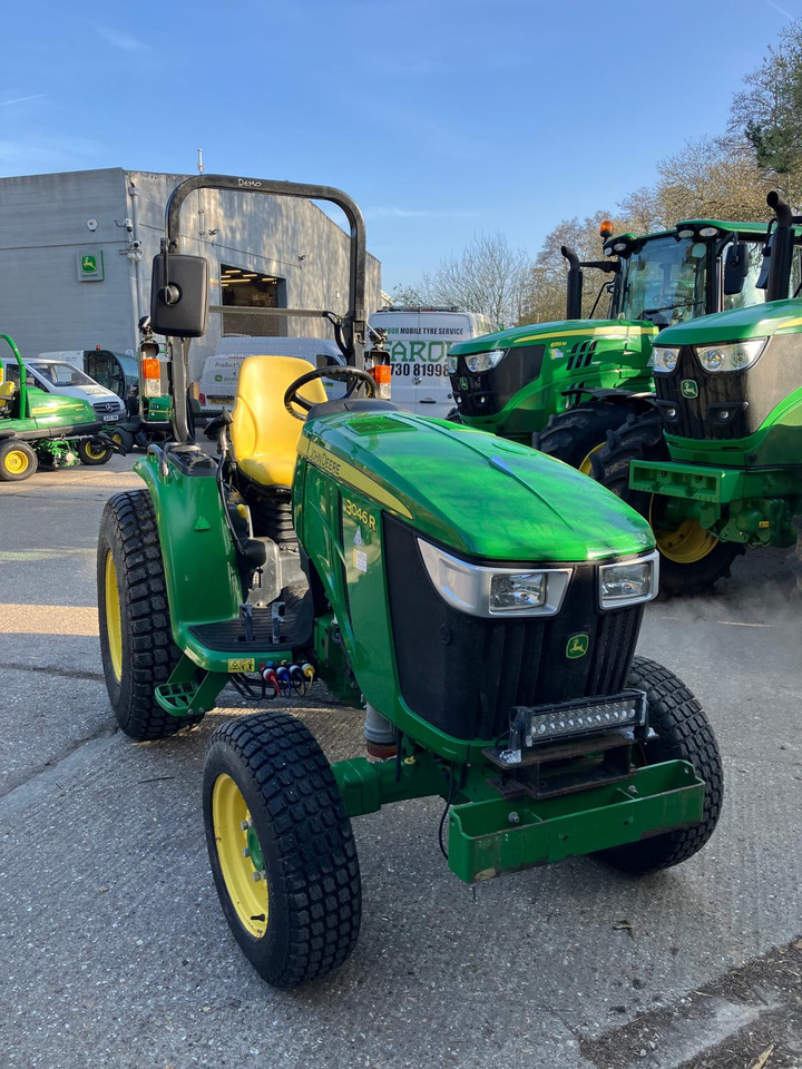 John Deere 3046R Compact Tractor - Mini tractor: afbeelding 1 John Deere 3046R Compact Tractor - Mini tractor: afbeelding 1