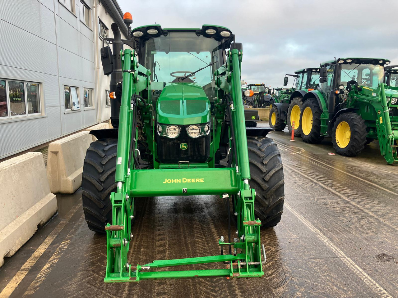 John Deere 6120M - Tractor: afbeelding 3 John Deere 6120M - Tractor: afbeelding 3