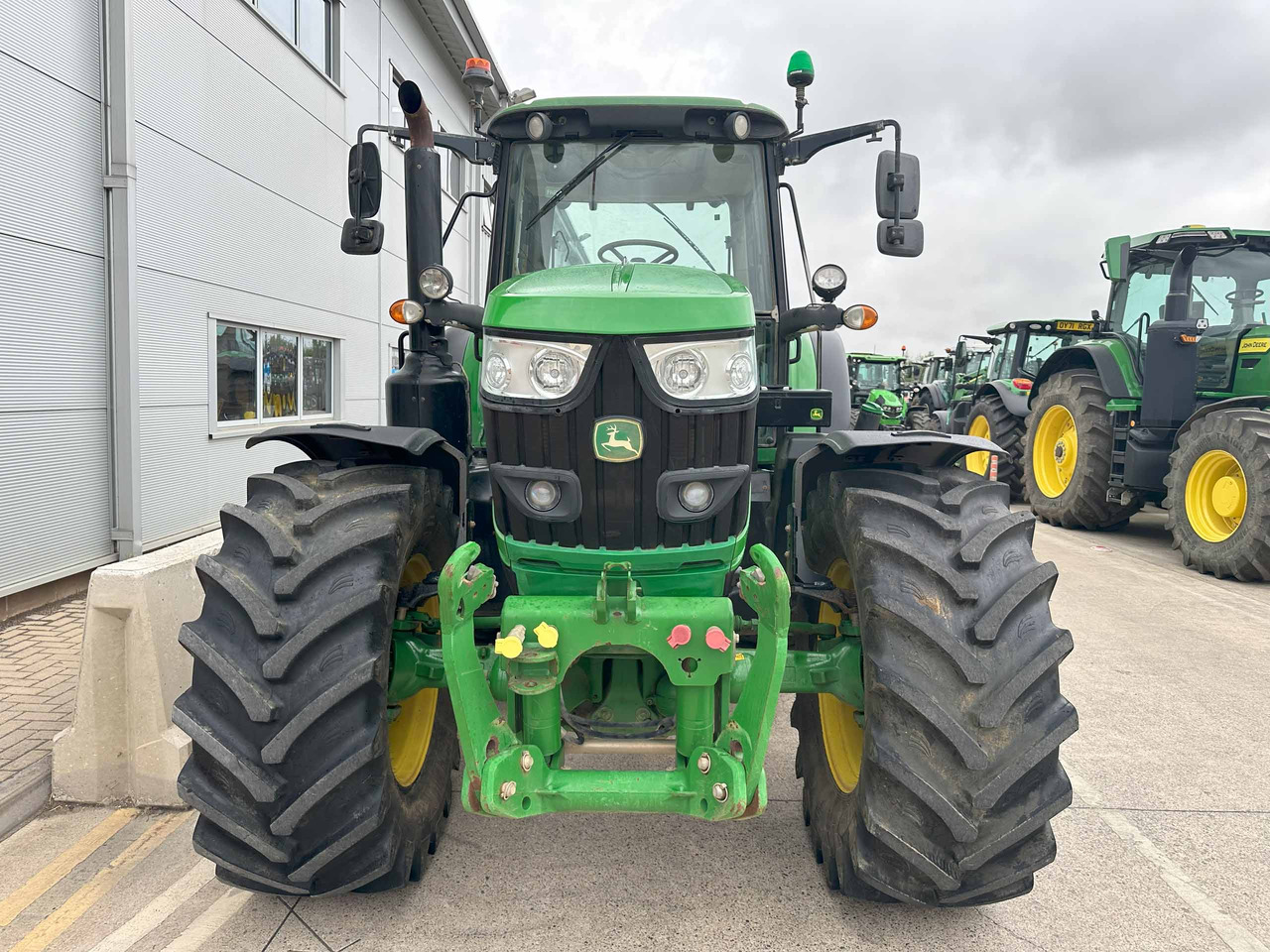 John Deere 6155M - Tractor: afbeelding 2 John Deere 6155M - Tractor: afbeelding 2