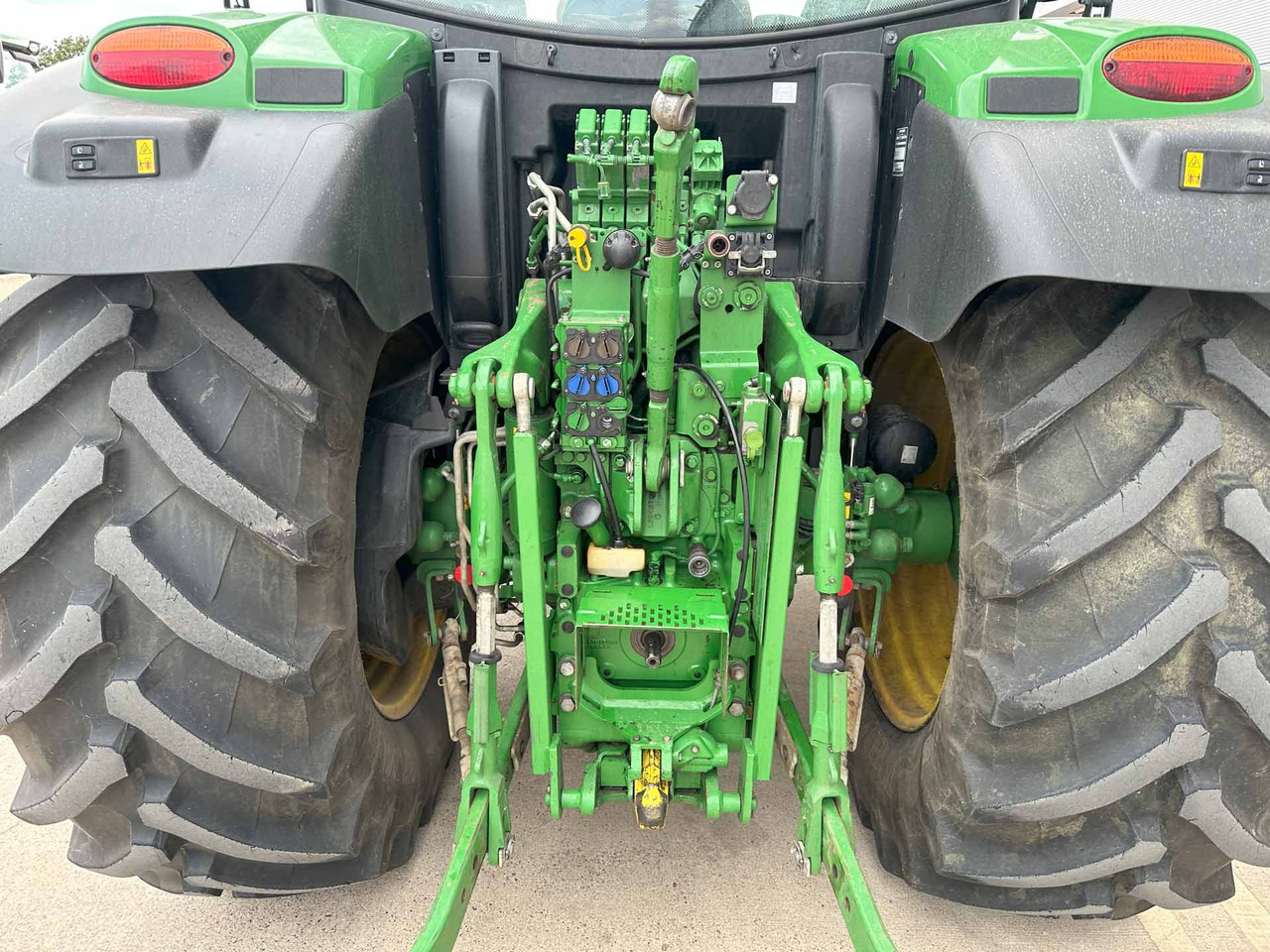 John Deere 6155R - Tractor: afbeelding 5 John Deere 6155R - Tractor: afbeelding 5