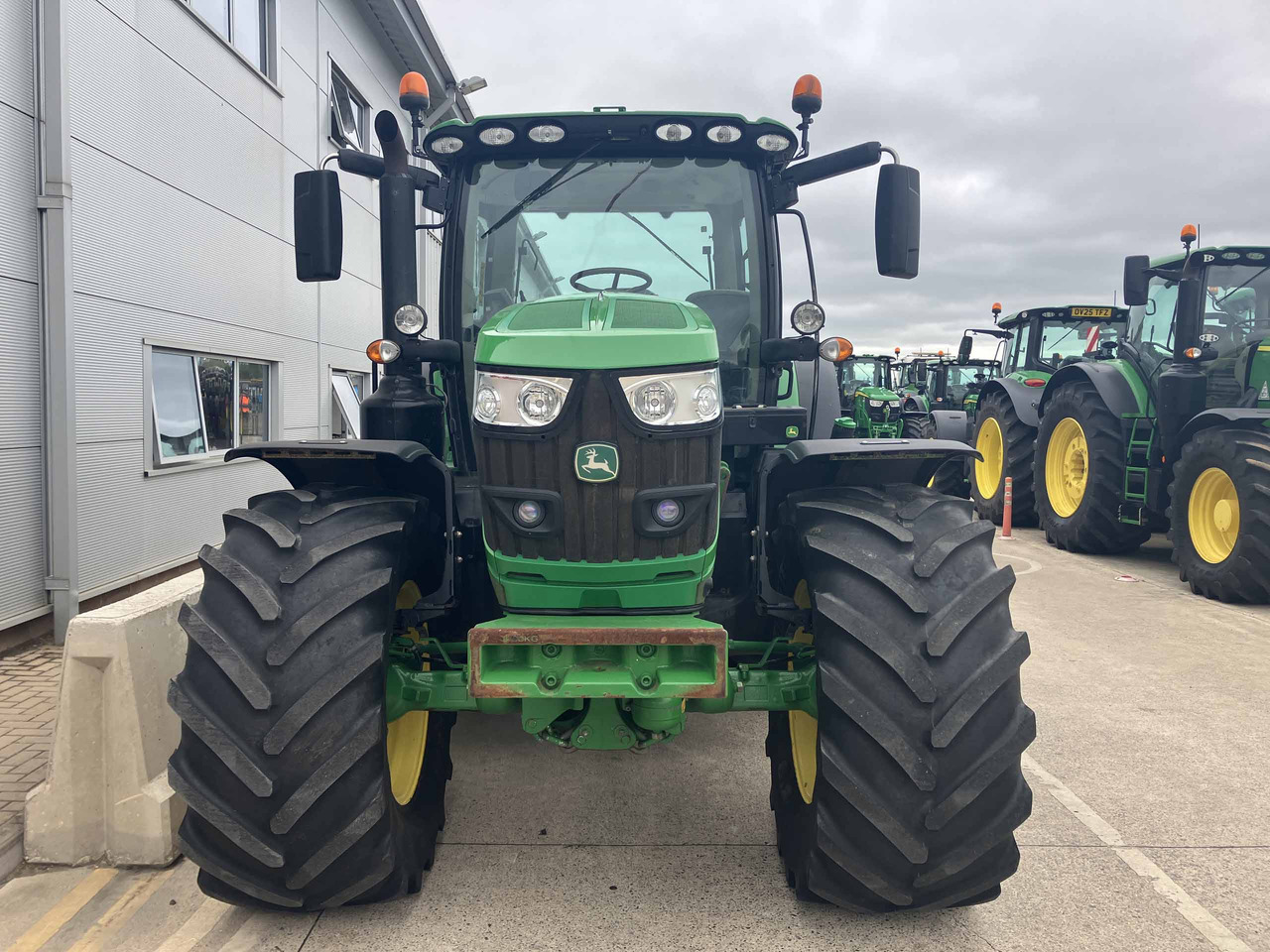 Tractor John Deere 6155R: afbeelding 7