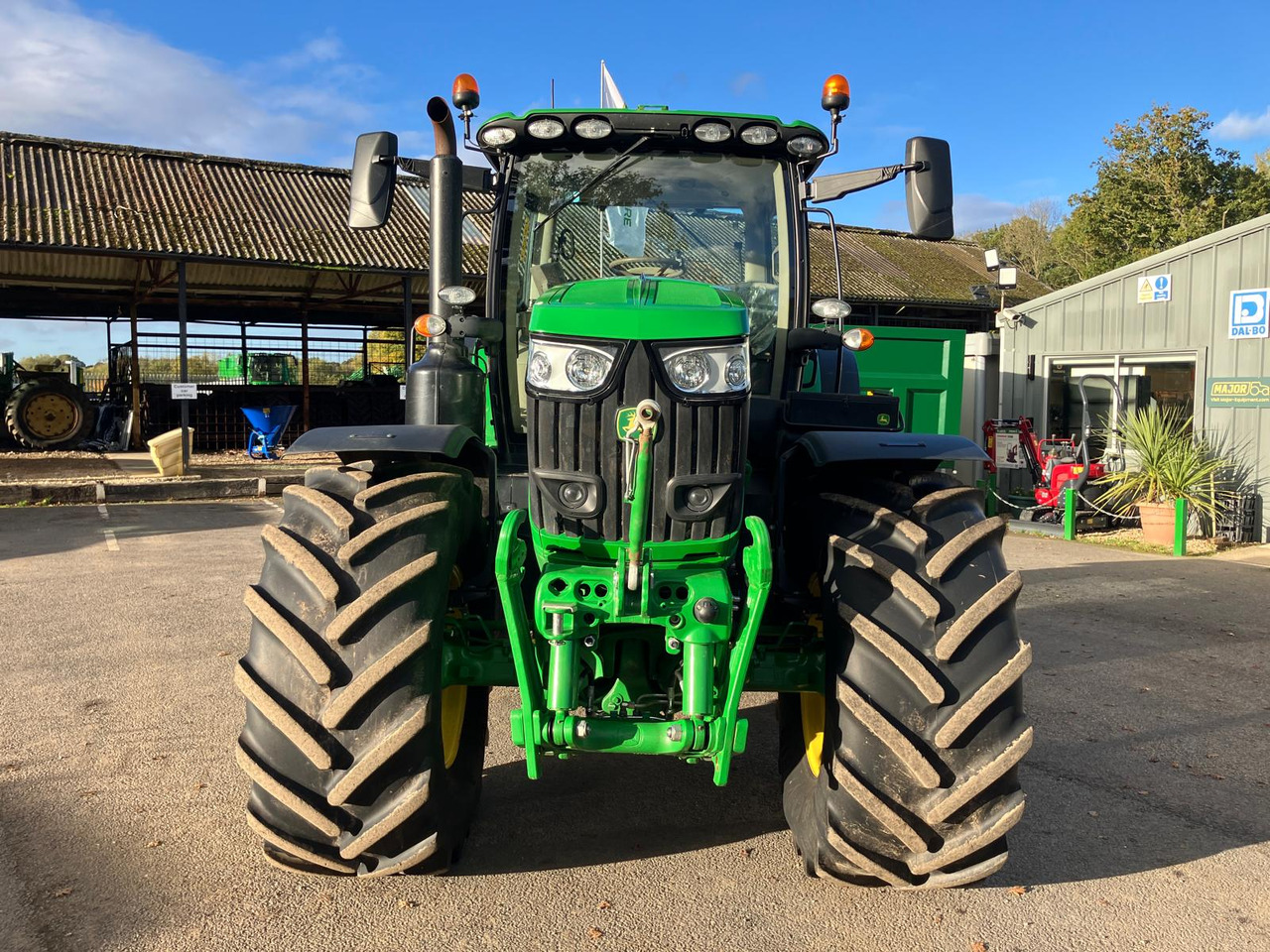 John Deere 6175R - Tractor: afbeelding 2 John Deere 6175R - Tractor: afbeelding 2
