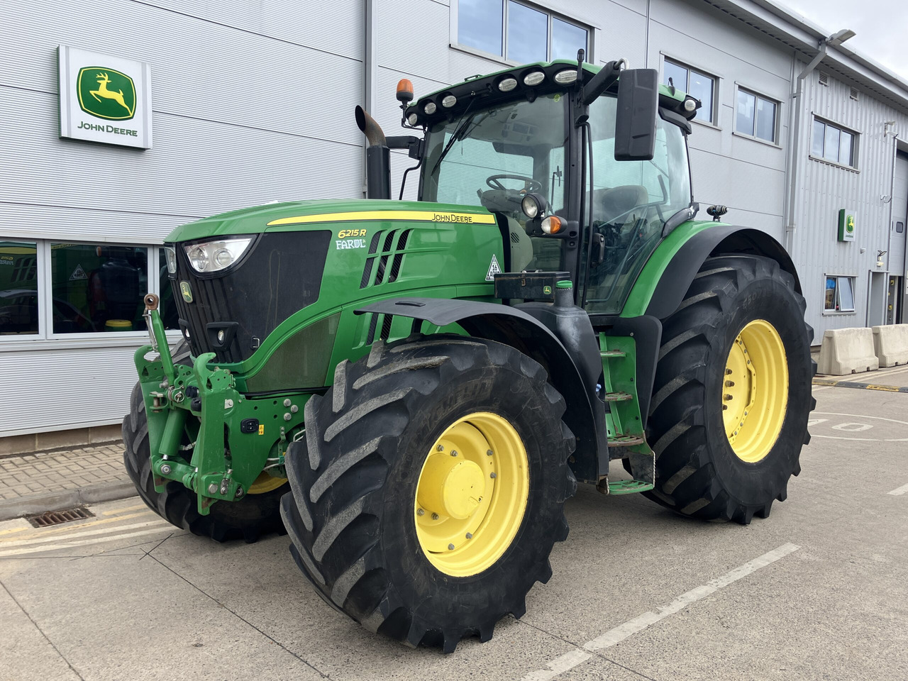 John Deere 6215R - Tractor: afbeelding 1 John Deere 6215R - Tractor: afbeelding 1