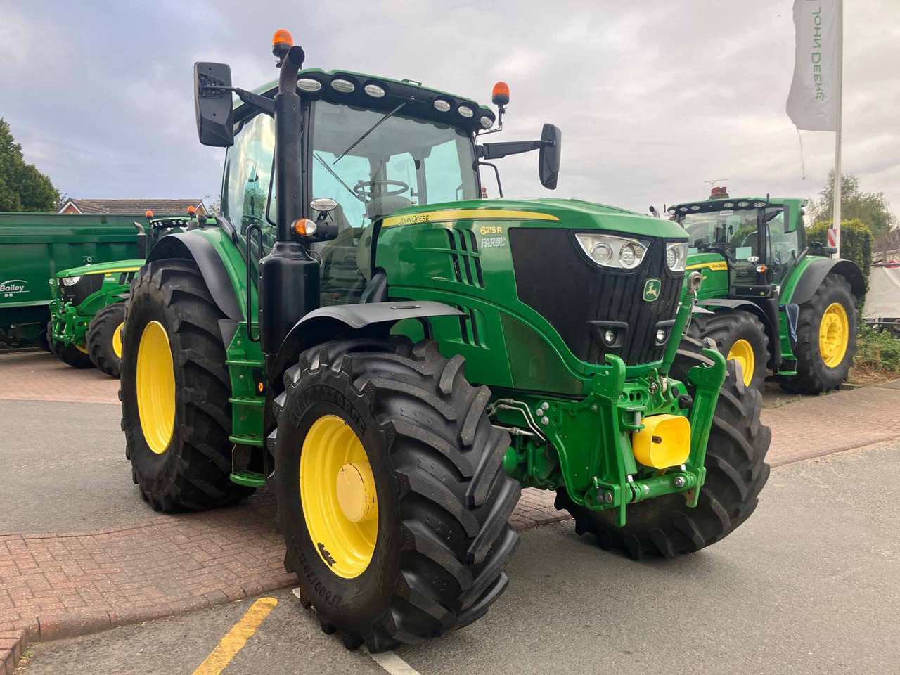John Deere 6215R - Tractor: afbeelding 3 John Deere 6215R - Tractor: afbeelding 3