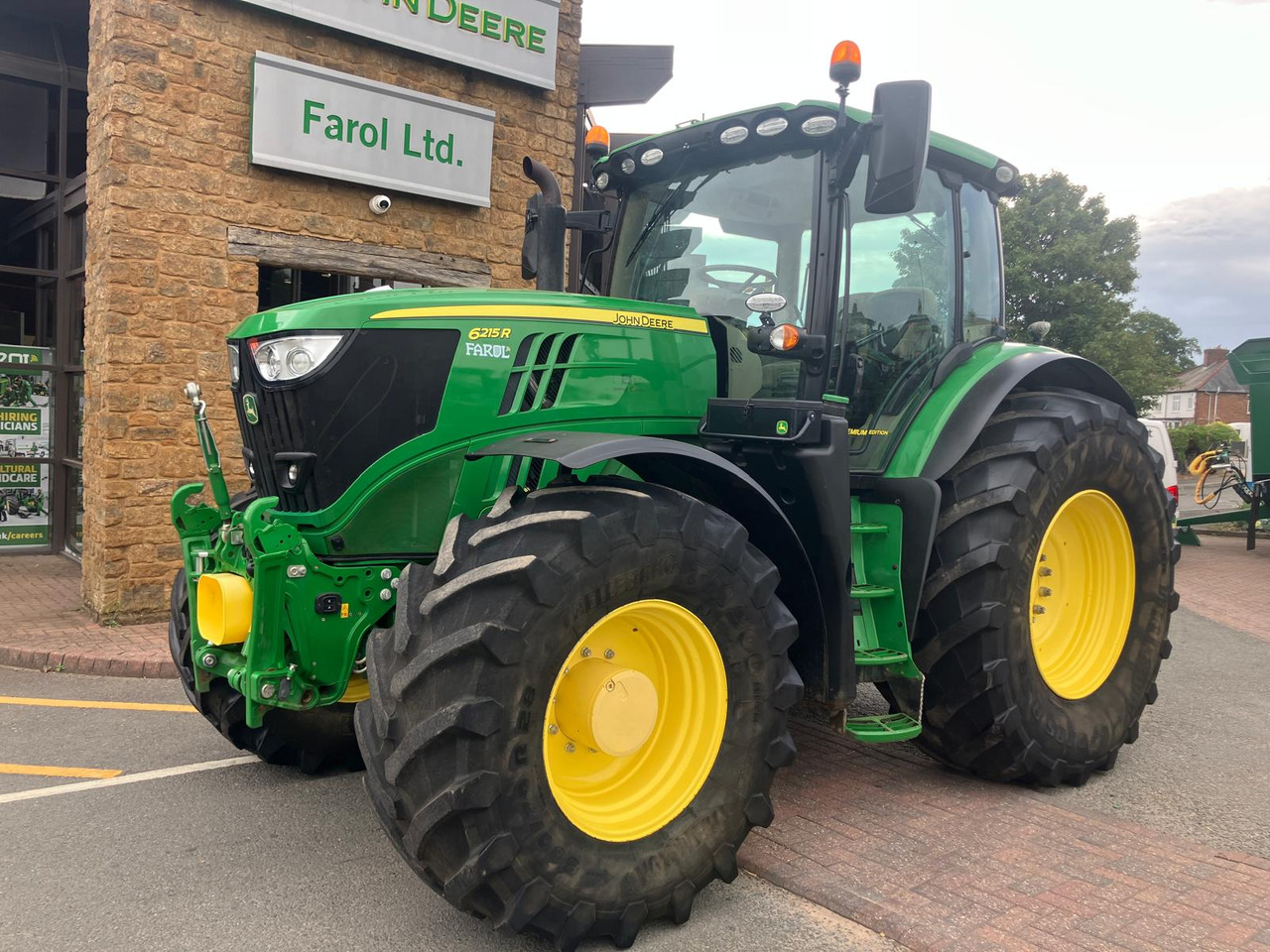John Deere 6215R - Tractor: afbeelding 1 John Deere 6215R - Tractor: afbeelding 1