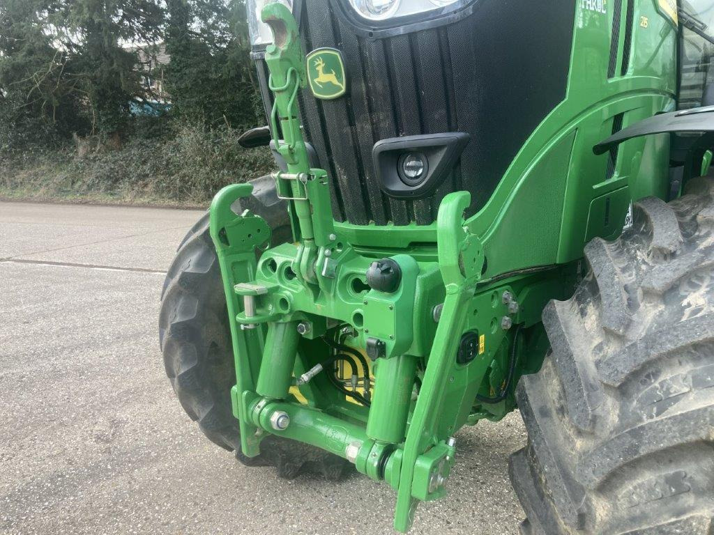 Tractor John Deere 6215R: afbeelding 8