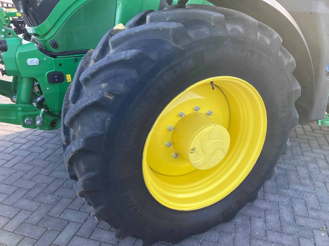 John Deere 6R 155 - Tractor: afbeelding 2 John Deere 6R 155 - Tractor: afbeelding 2