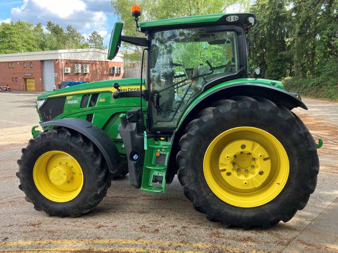 John Deere 6R 185 - Tractor: afbeelding 1 John Deere 6R 185 - Tractor: afbeelding 1